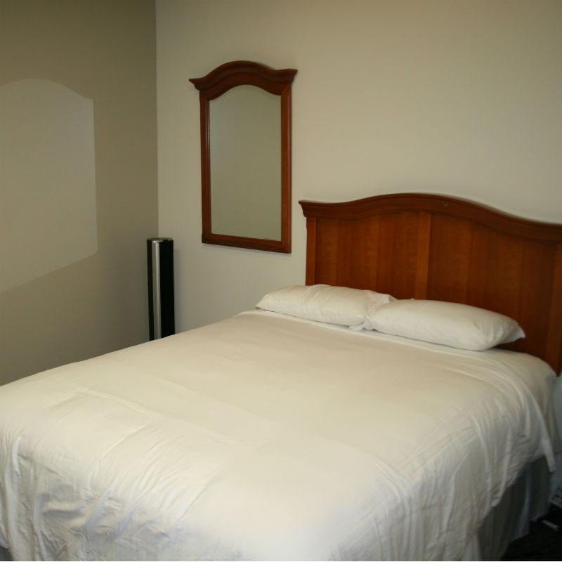 Los_Alamitos_7-11-2016_-_Bedroom_1.jpg