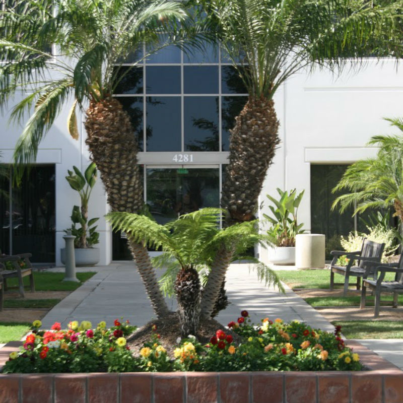 Los_Alamitos_7-11-2016_-_Building_entrance_from_Katella_Ave_3.jpg
